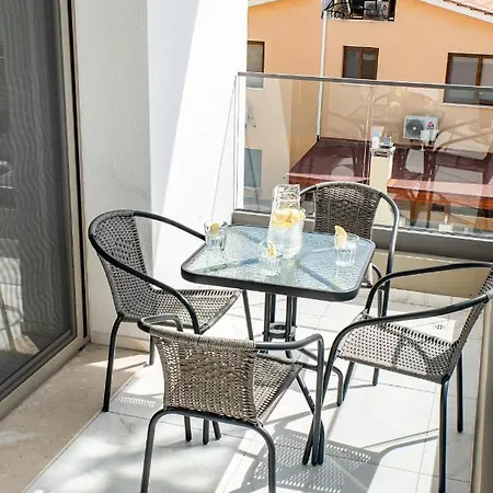 דירה Adolina One Bedroom 304 By Ezoria פאפוס