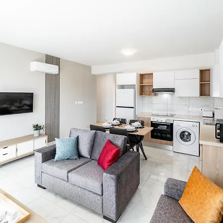 Adolina One Bedroom 304 By Ezoria *