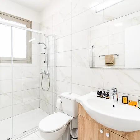 Adolina One Bedroom 304 By Ezoria *