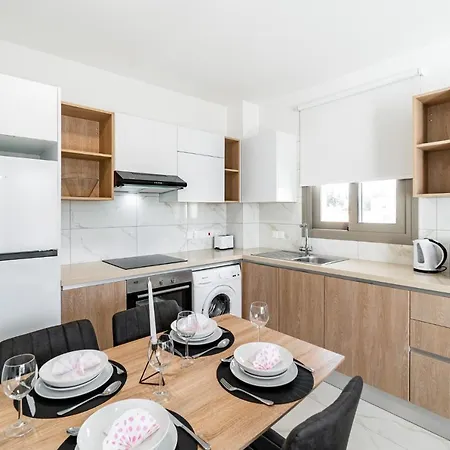 Adolina One Bedroom 304 By Ezoria * Πάφος
